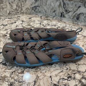 Keen Clearwater CNX Outdoor Shoes Womens size 11. Gray/Norse blue